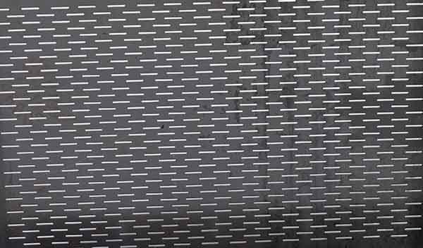 long-perforated-vibrating-screen-mesh.jpg